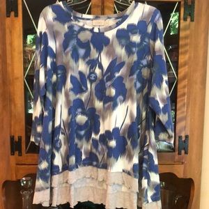 XL Logo soft blue and gray floral top